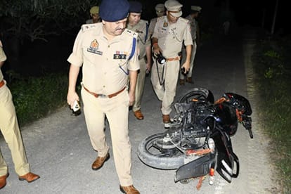 मुठभेड़ में घायल बदमाश व मौके पर जांच करते एसपी।
