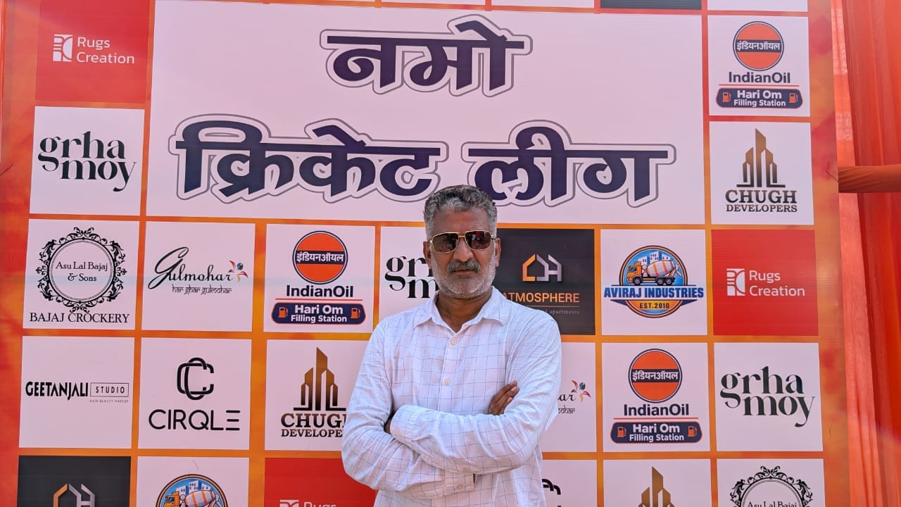 नमो क्रिकेट लीग में कमेंटेटर बने पानीपत के तिलक राज। - सोशल मीडिया
