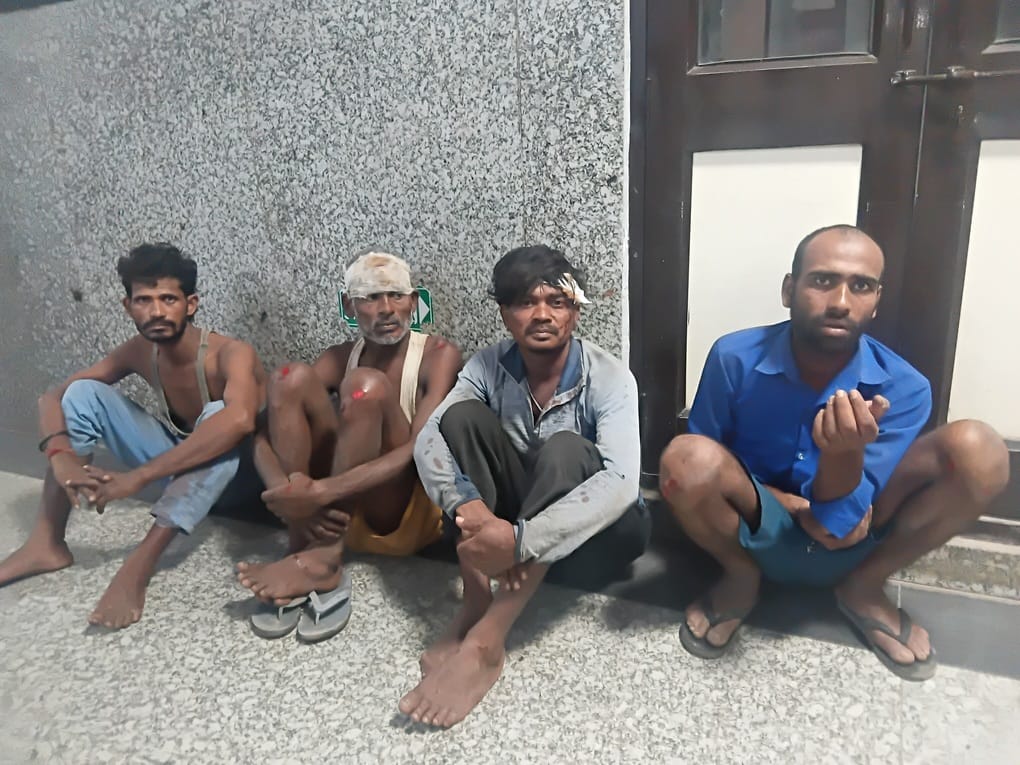 Driver ignored warnings against speeding; tractor-trolley overturned, eight laborers injured.