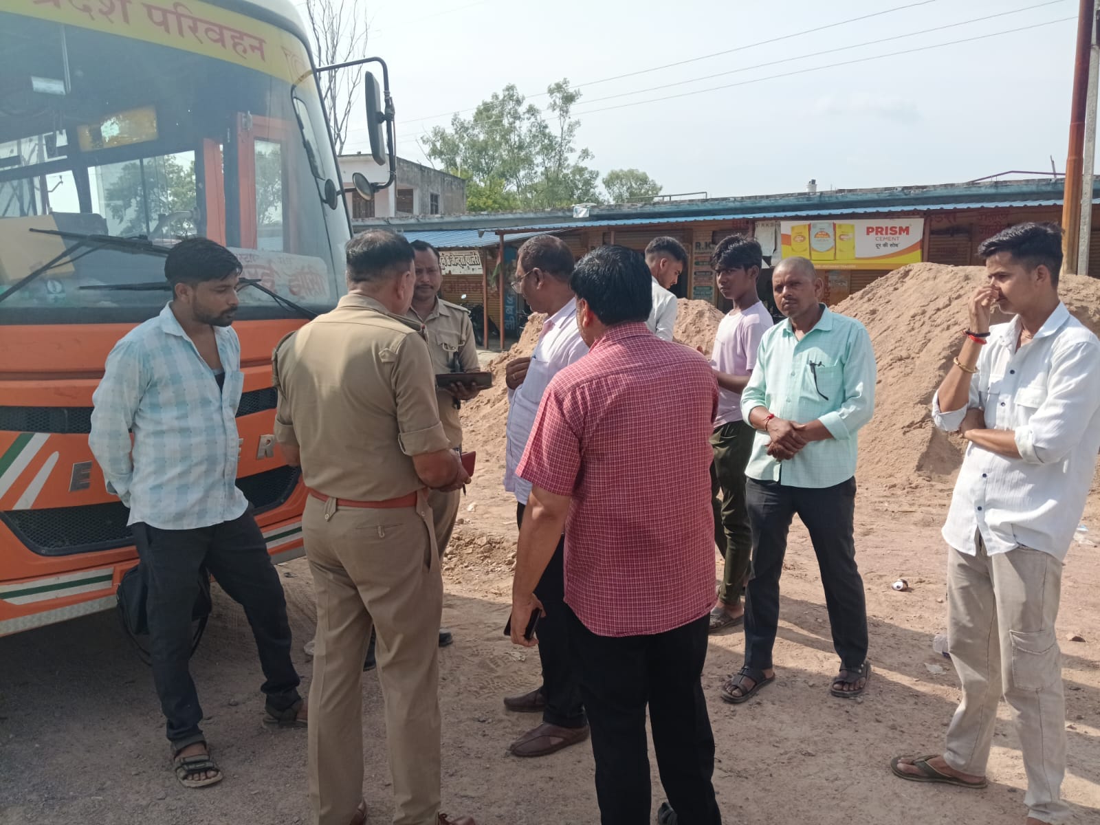 रोडवेज बस चेकिंग के दौरान मारपीट की घटना की पड़ताल करती पुलिस l