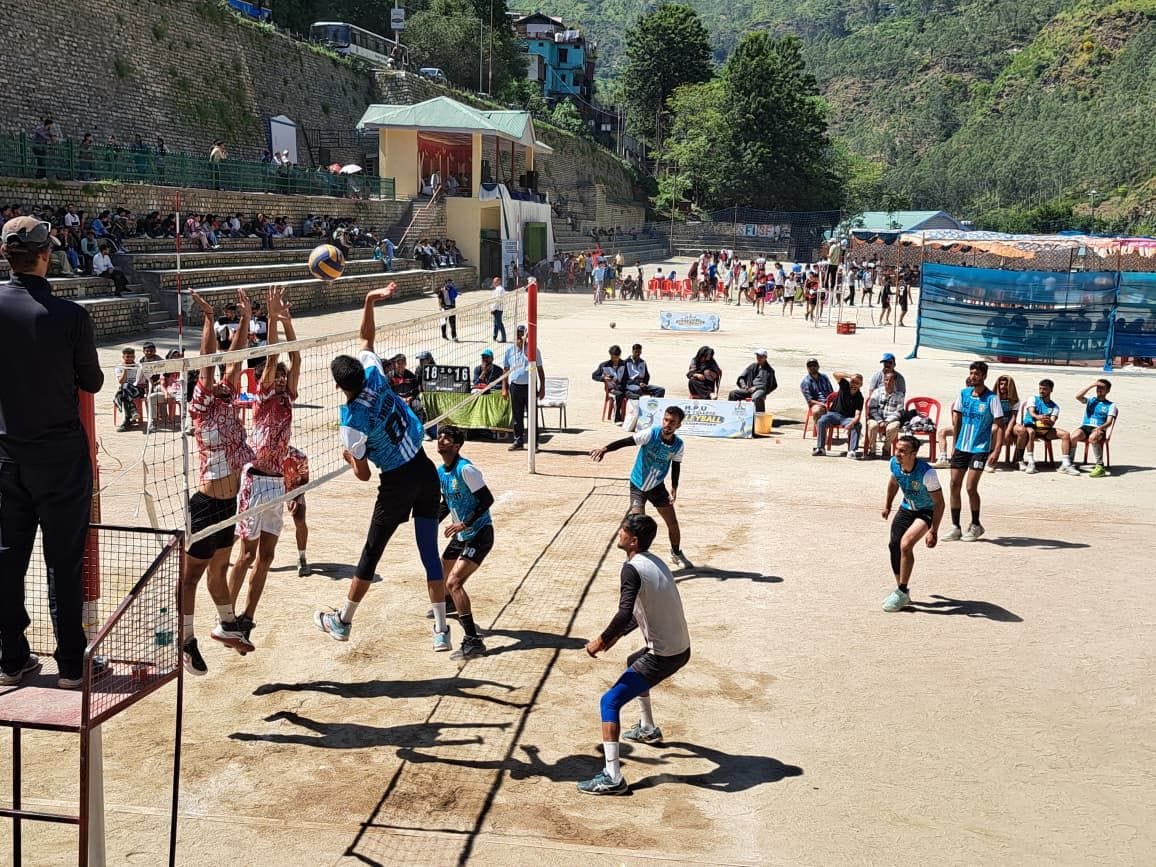 Thrilling matches played on the second day of the volleyball championship