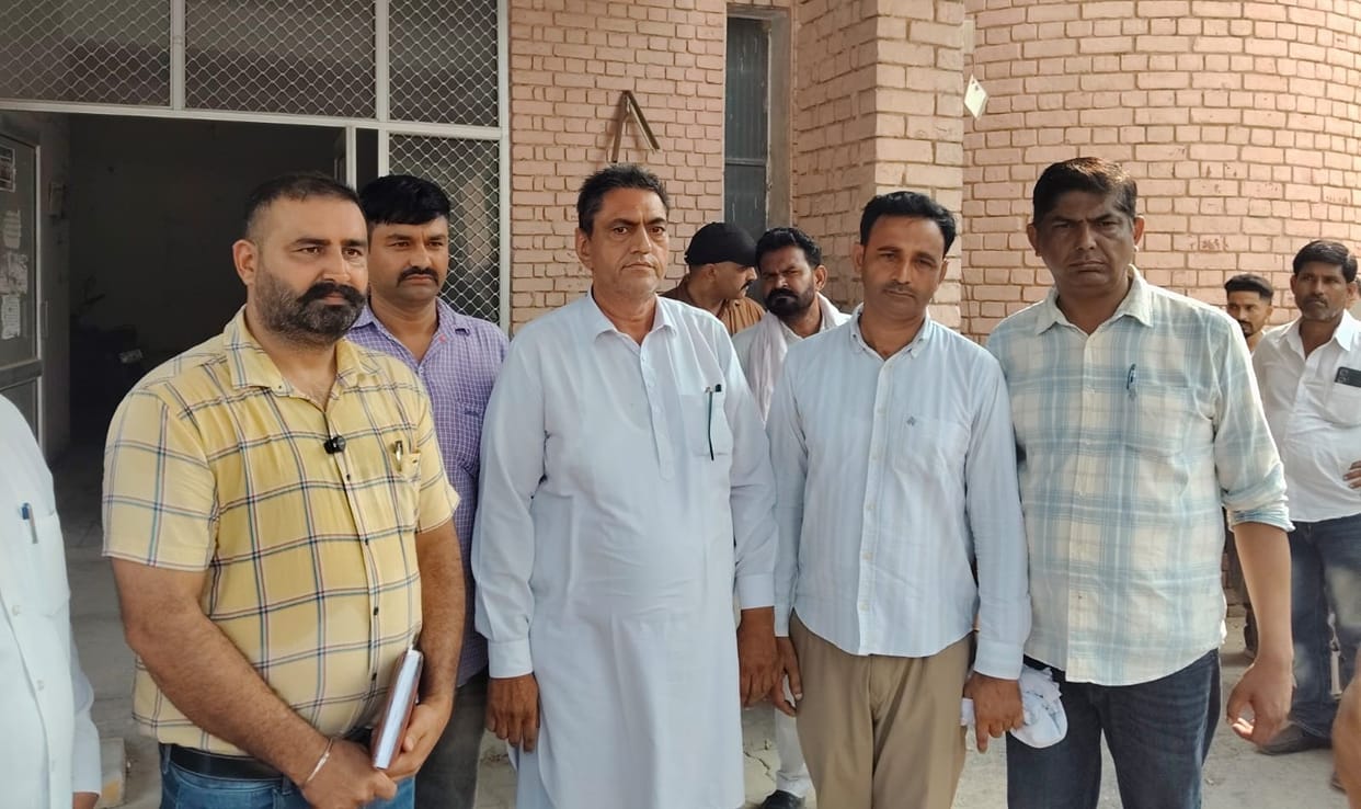 Patwari and personal assistant arrested for accepting a bribe for land record mutation
