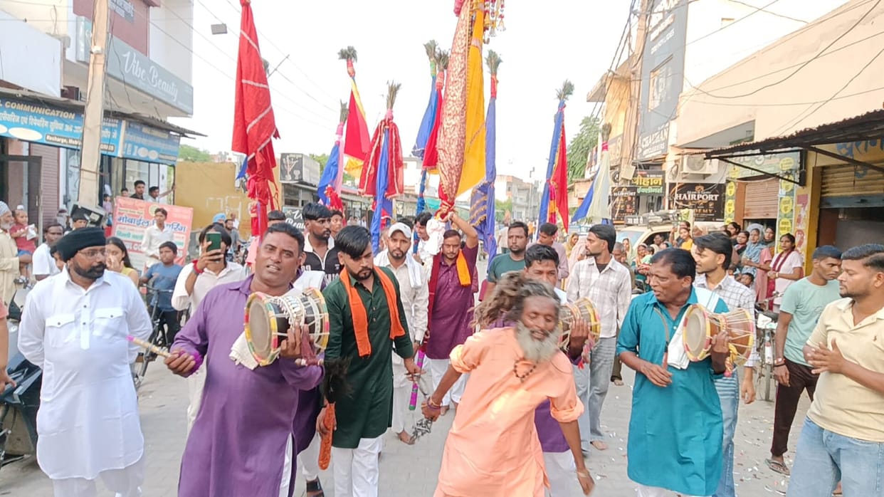 Procession of Jaharveer Goga Ji taken out with the beating of drums.