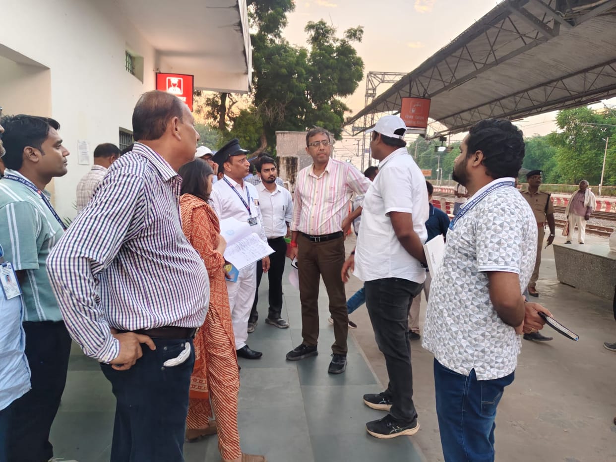 DRM visits Suremanpur station, reviews passenger amenities.
