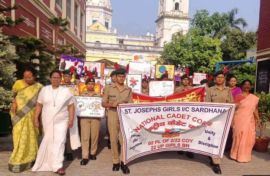 Students took a pledge against drug abuse and organized an awareness rally.