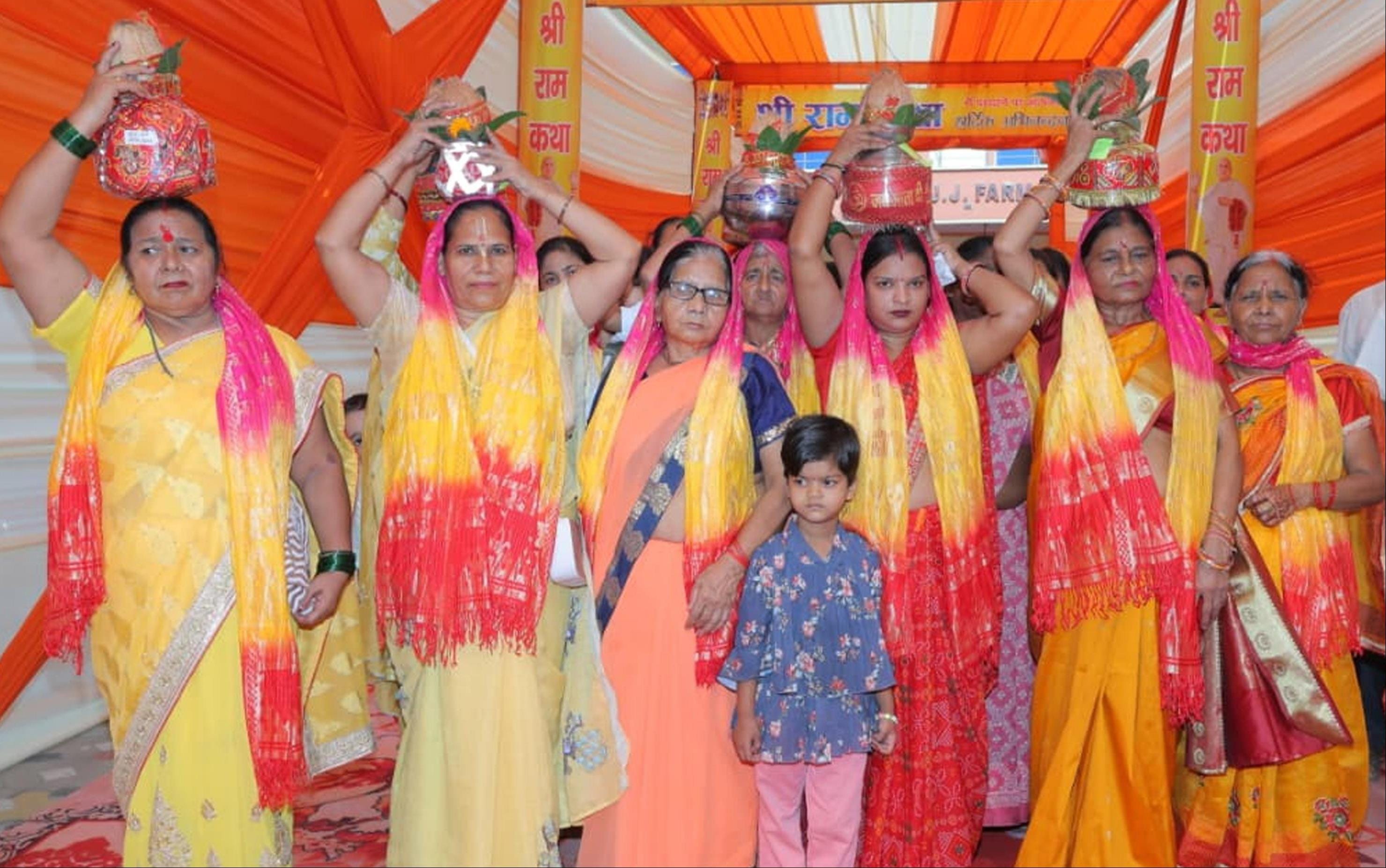 शामली में श्रीराम कथा के शुभारंभ पर कलश यात्रा में शामिला श्रद्धालु। संवाद