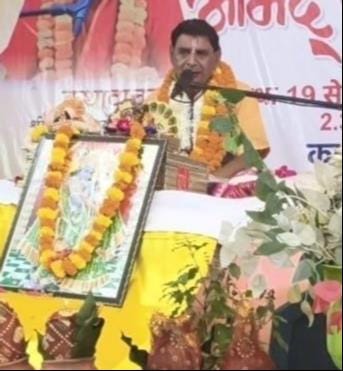 श्रीमद् भागवत कथा सुनाते कथावाचक राधेश्याम जी महाराज