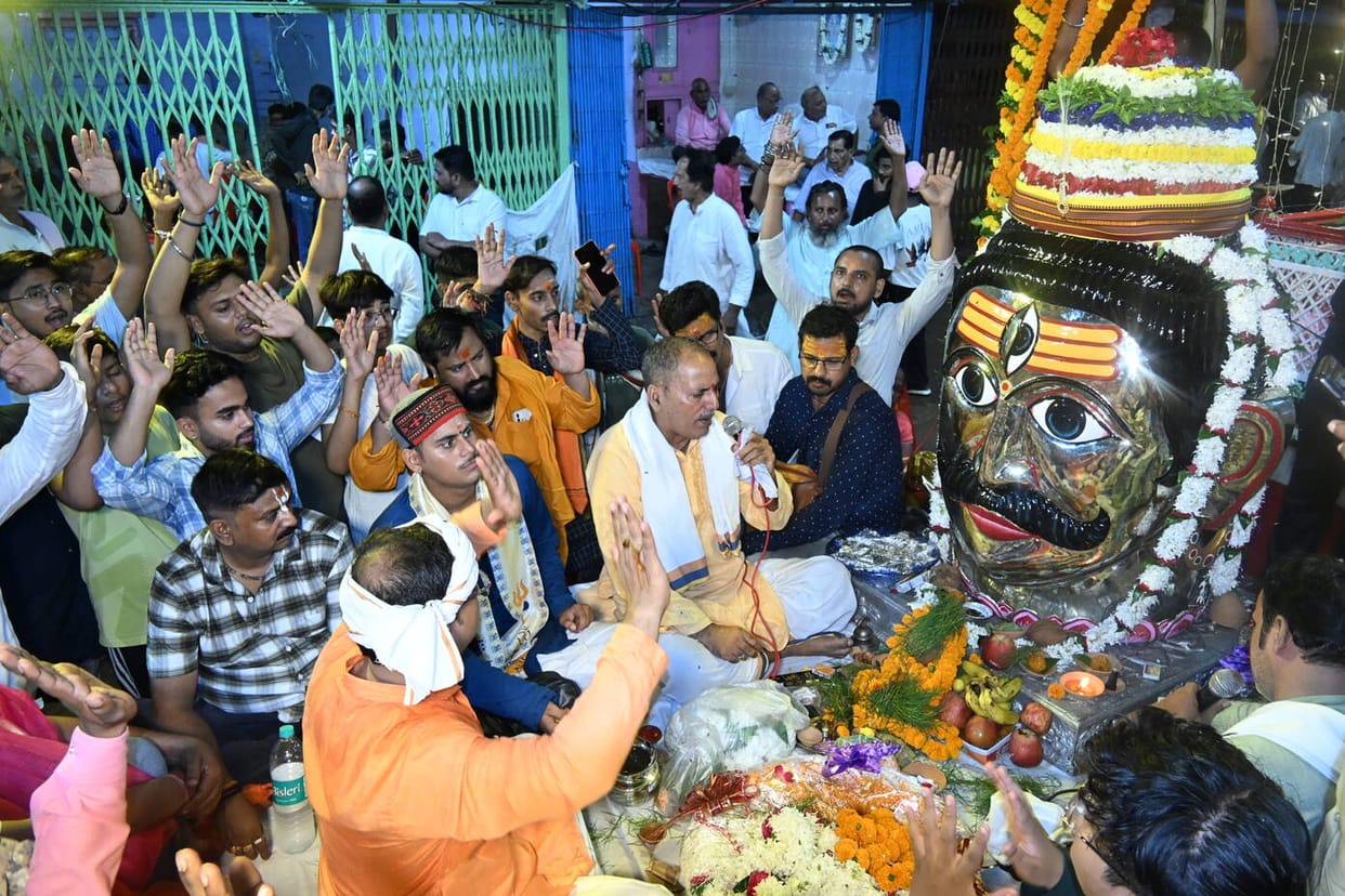 Dulha Sarkar (Groom-Deity) emerged in regal splendor devotees showered their love