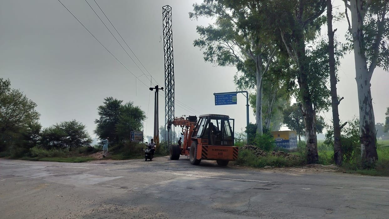 The path of widening of Jind-Safidon road has become easier, work of removing electric poles has started.