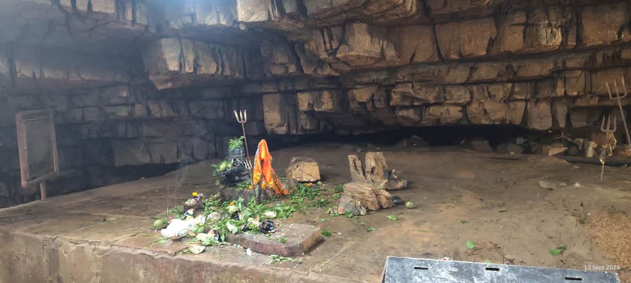 Crack in Gupt Godavari Cave; stones fell.