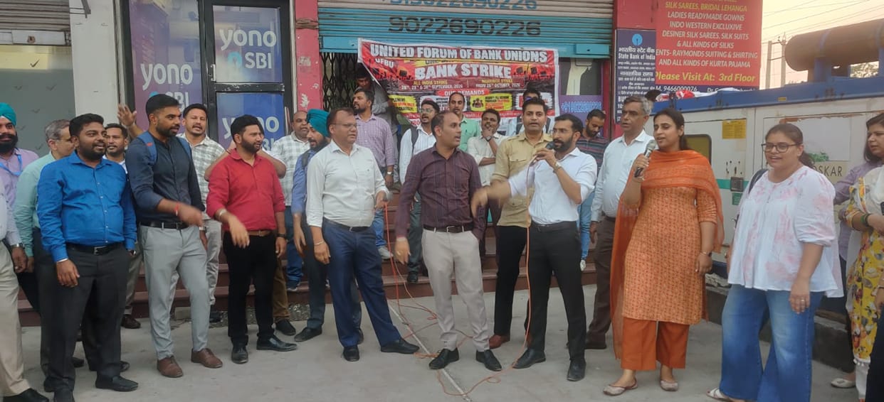 Bank employees staged a protest at Agrasen Chowk.