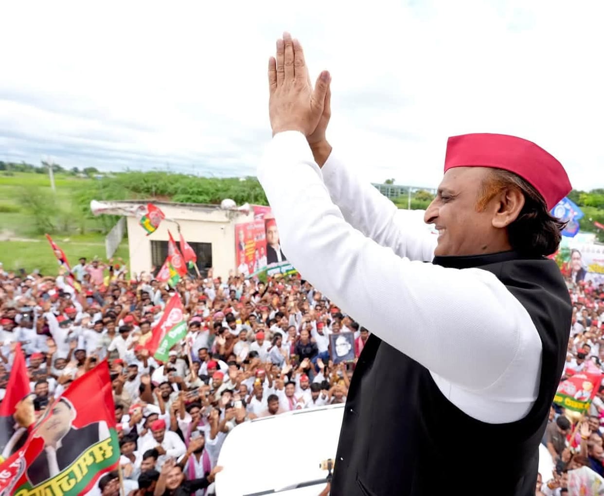 Akhilesh hinted at an alliance with the Congress