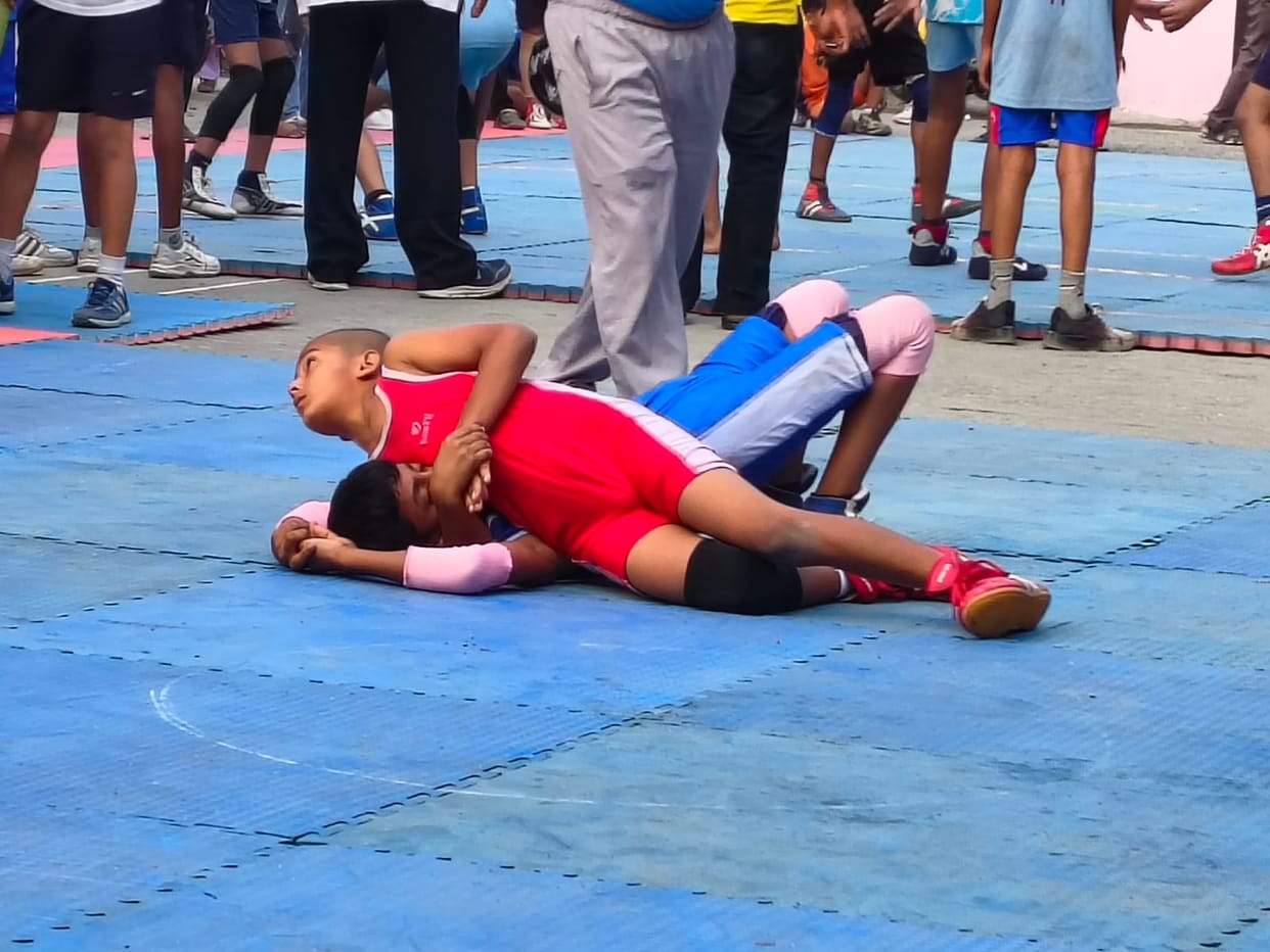 Tauni Devi defeated Hamirpur Block in volleyball.