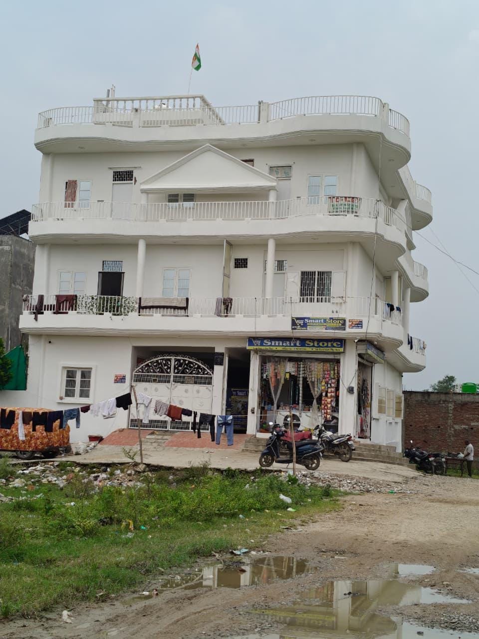 The kingpin has built a 'White House' in Barabanki.