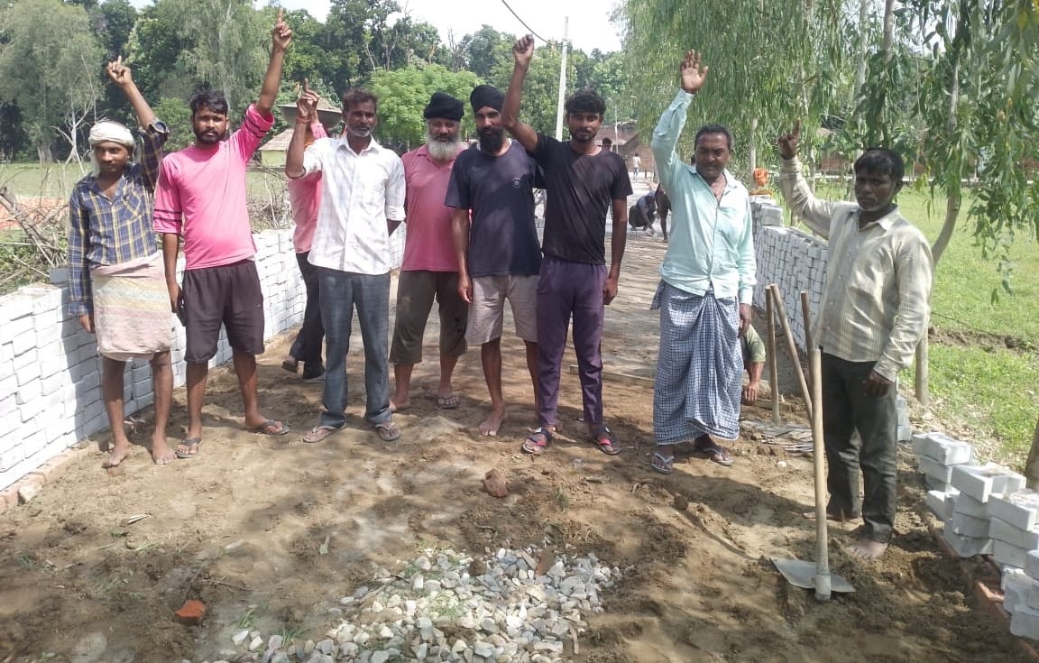 Villagers staged a protest over the failure to construct an interlocking-block pathway according to standards.