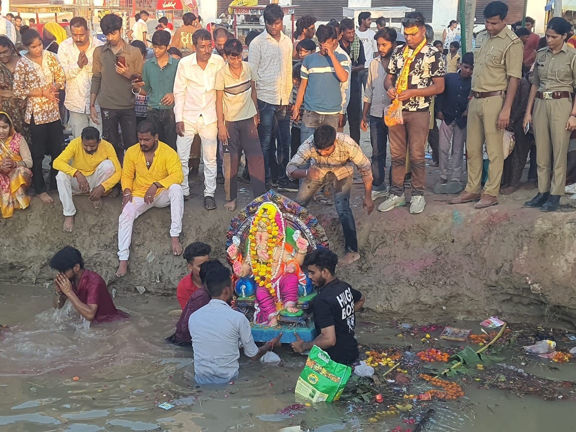 A surging tide of faith and devotion at the procession of Vighnaharta.