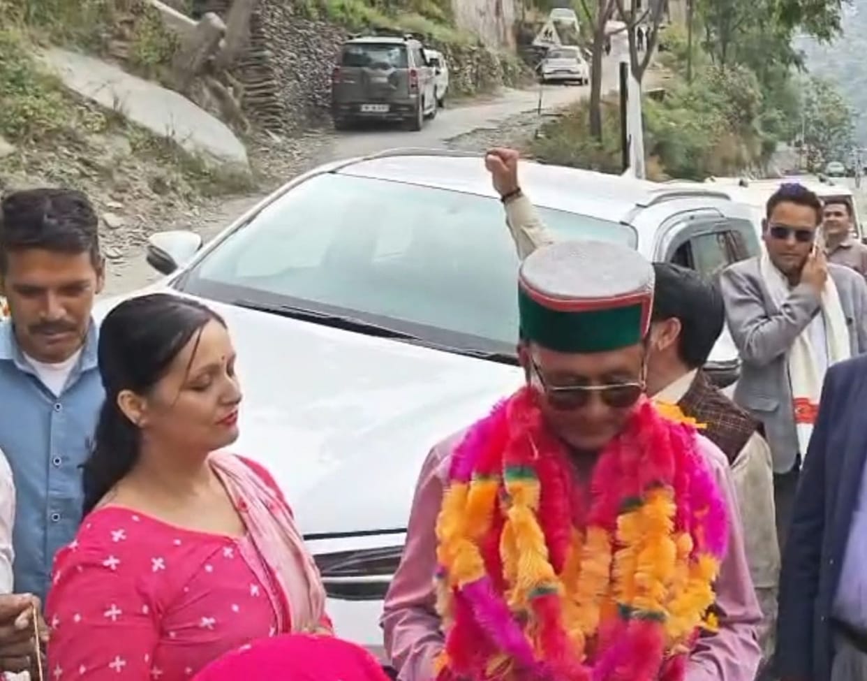 Zila Parishad raised issues concerning panchayats before the minister.