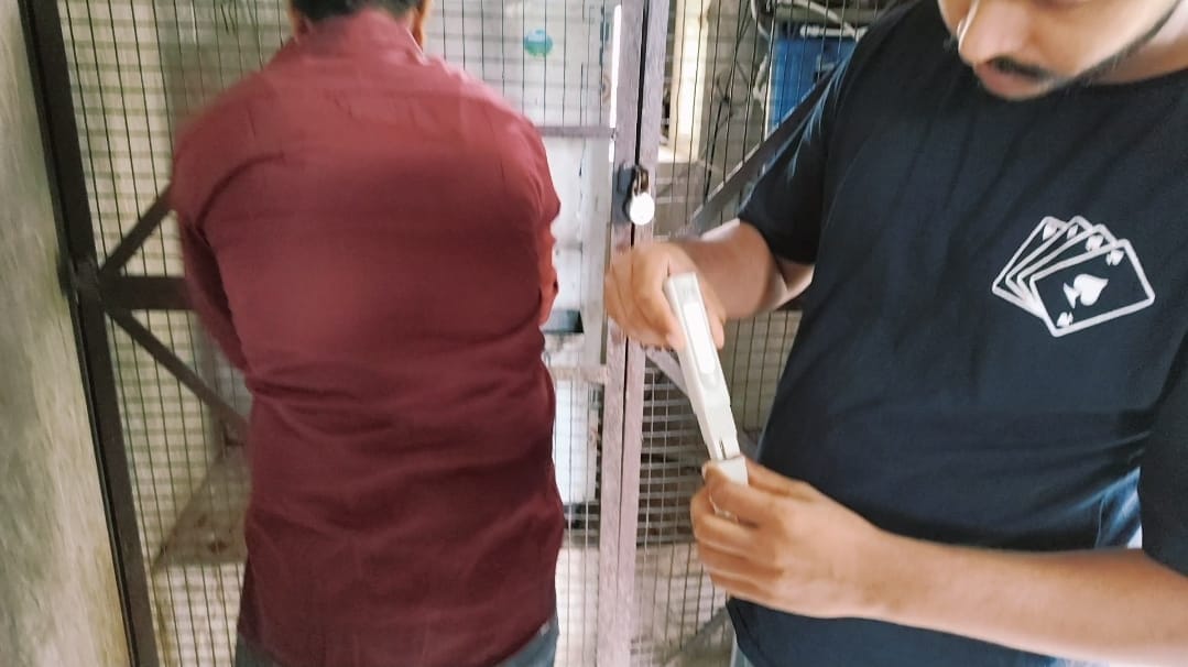Lucknow University: Habibullah Hostel students buying water from the market to drink.