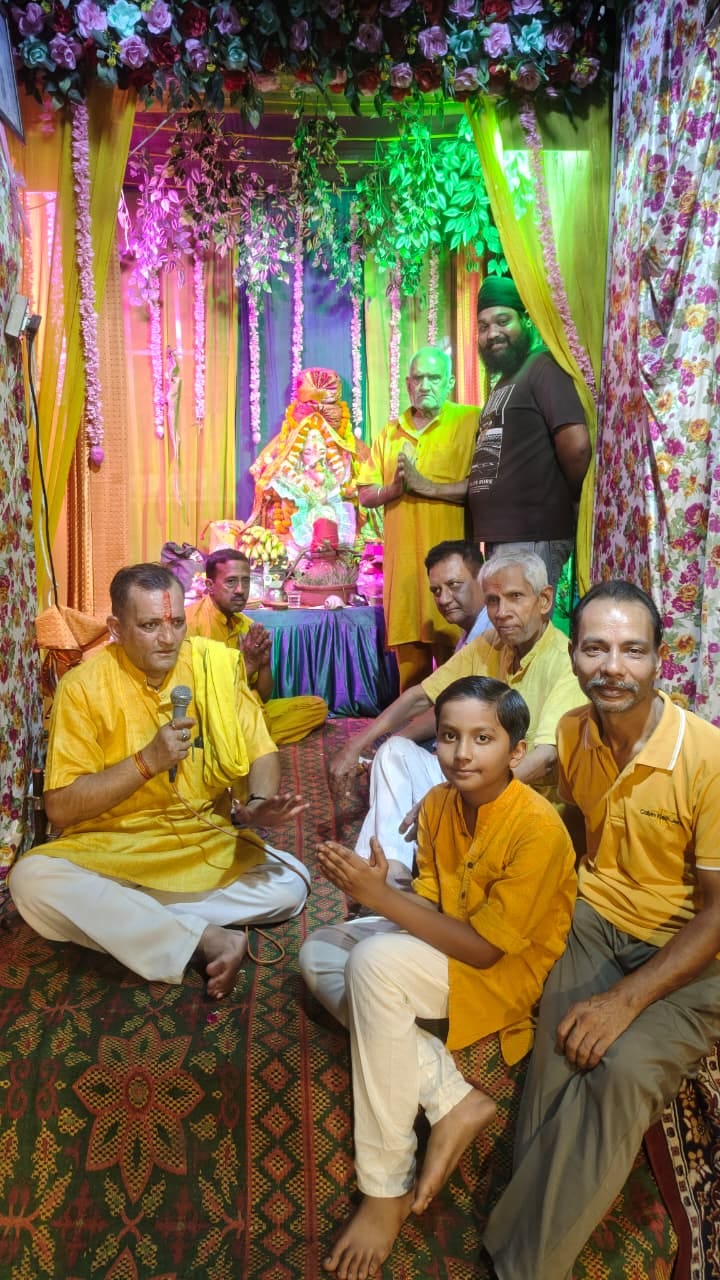 Shri Ganesha's procession taken out with the beating of drums and nagaras.