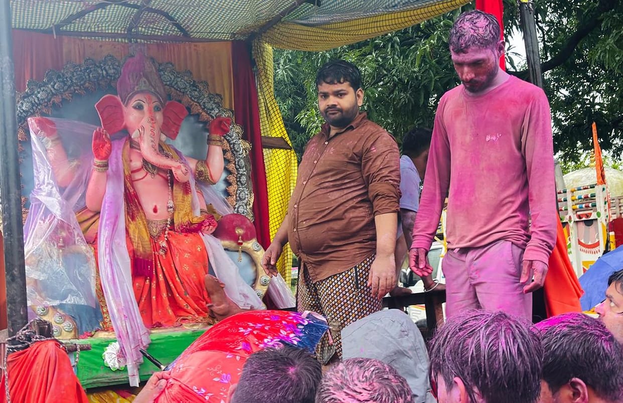 Faith remained unshaken amidst the rain; Bappa was bid farewell amidst chants of devotion