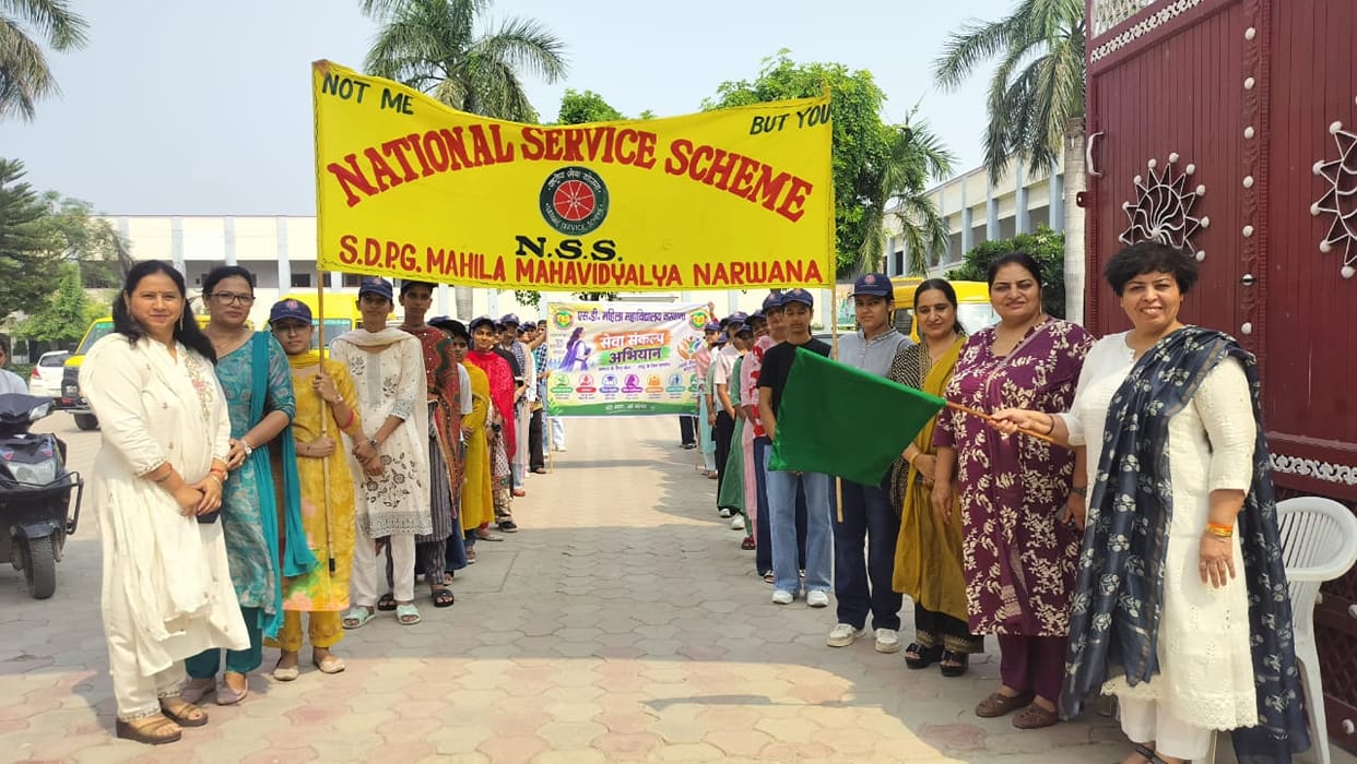 Girl students took out an awareness rally and gave the message of plastic free India.