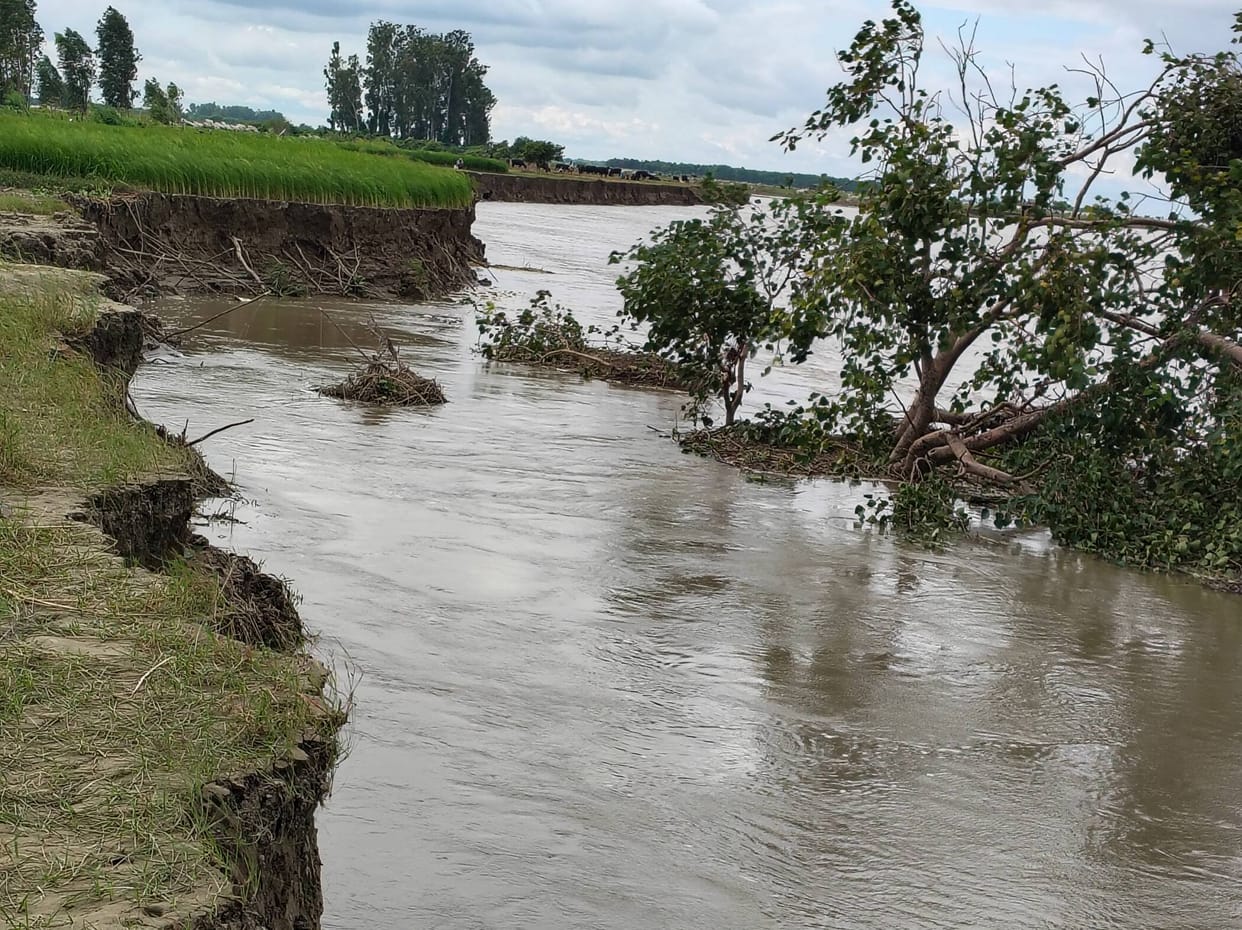 Crops destroyed by strong currents; 977 ration kits arrived for three gram panchayats.