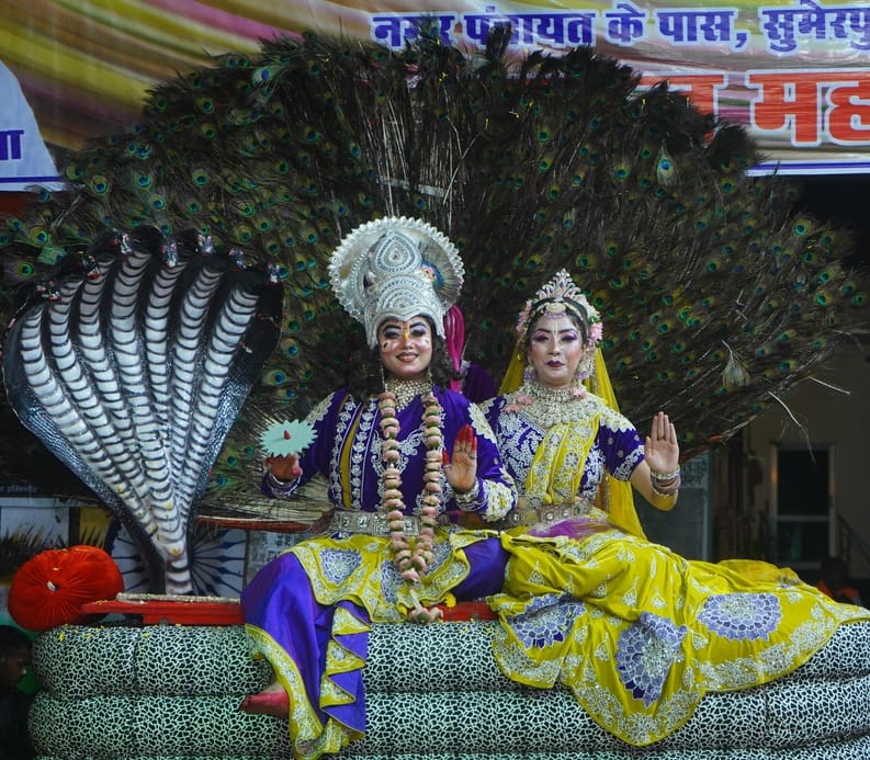 Grand Jalvihar procession taken out amidst great fanfare; massive crowds turn out.