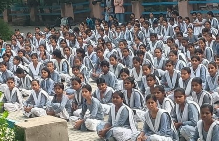 The message of giving equal opportunities to daughters to progress