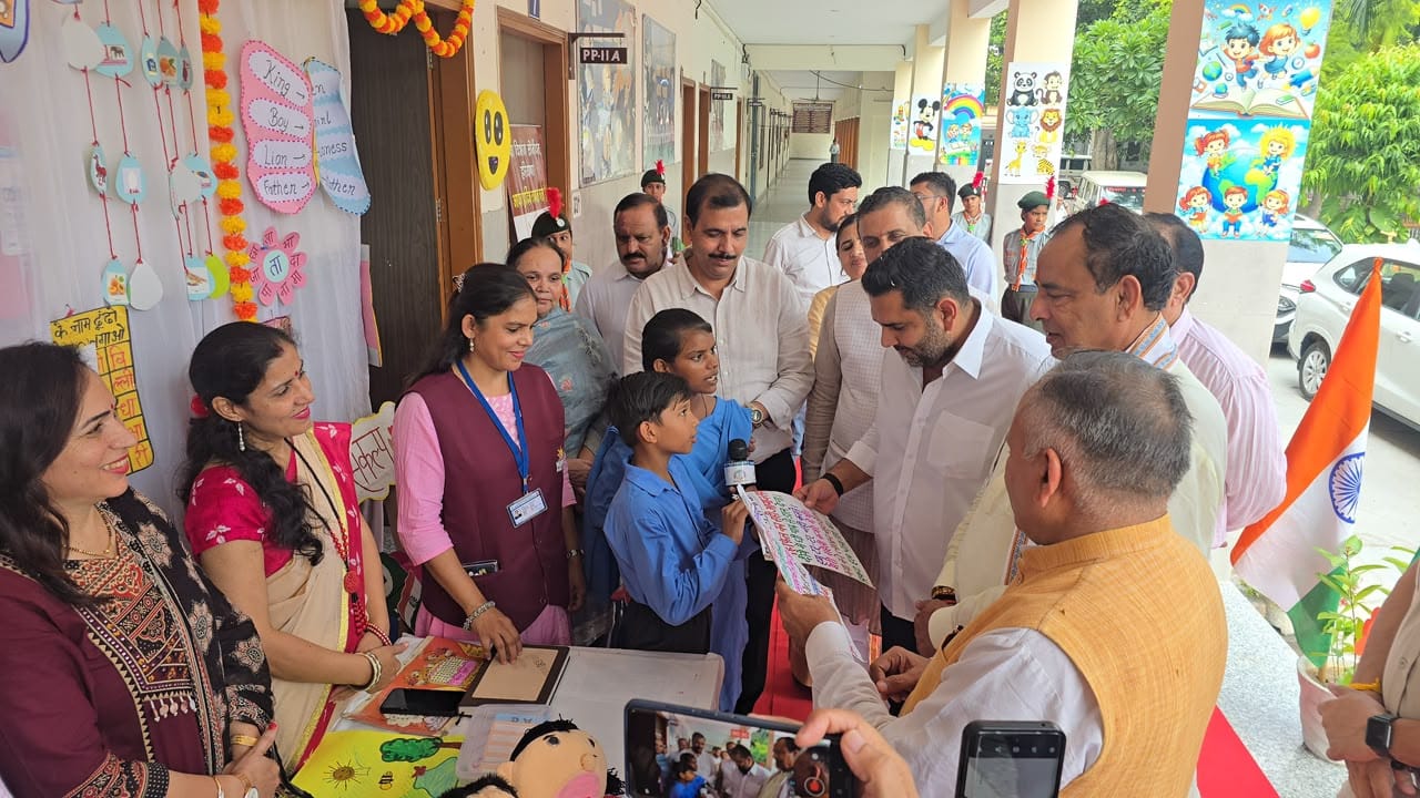 फोटो: सोनीपत के एसएम हिंदू वरिष्ठ माध्यमिक विद्यालय में जिला स्तरीय विकसित भारत सेवा संकल्प अभि