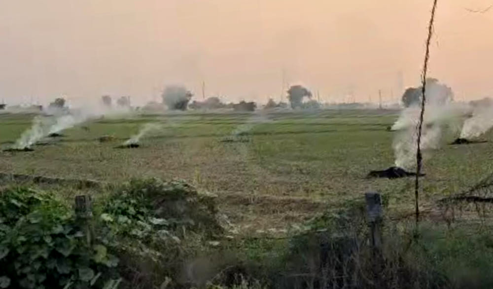 Paddy residue being burnt in the fields on Garhi Jhanjhara Road