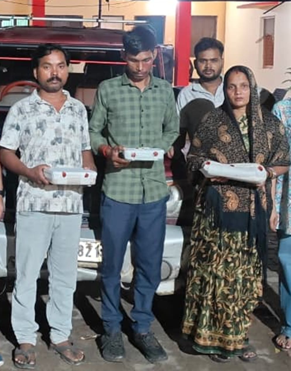 Three arrested, including a woman smuggler who was trying to transport heroin worth Rs 2 crore from Jharkhand to Bhopal.