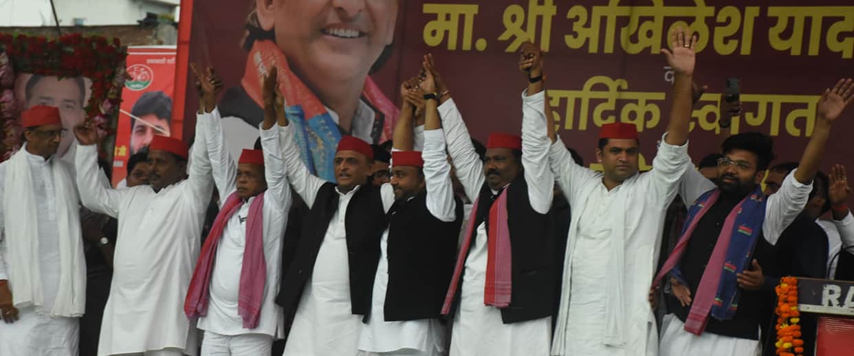Politicians from eight districts arrived at Akhilesh Yadav's public meeting