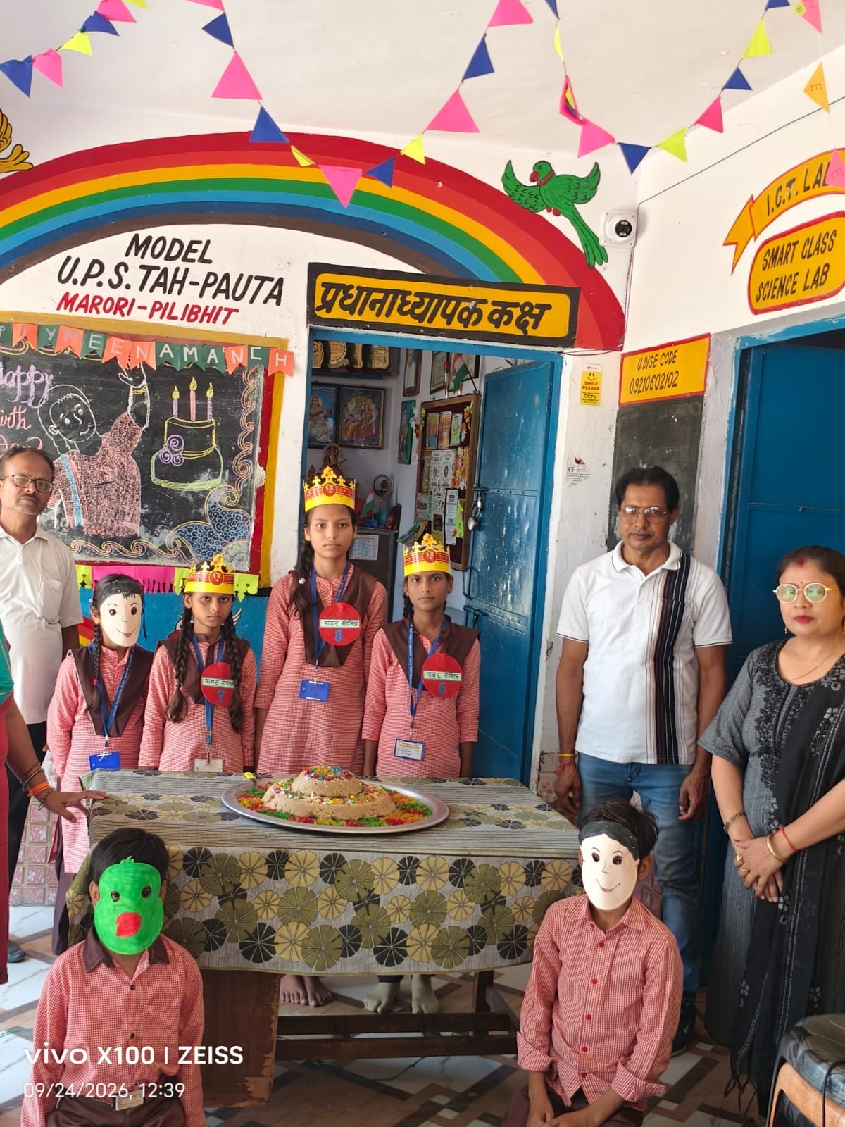 जिलेभर के परिषदीय विद्यालयों में मीना का जन्मदिन उत्साहपूर्वक मनाया गया।