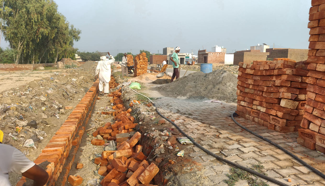 Allegations of substandard material used in smart road construction in Kalayat.