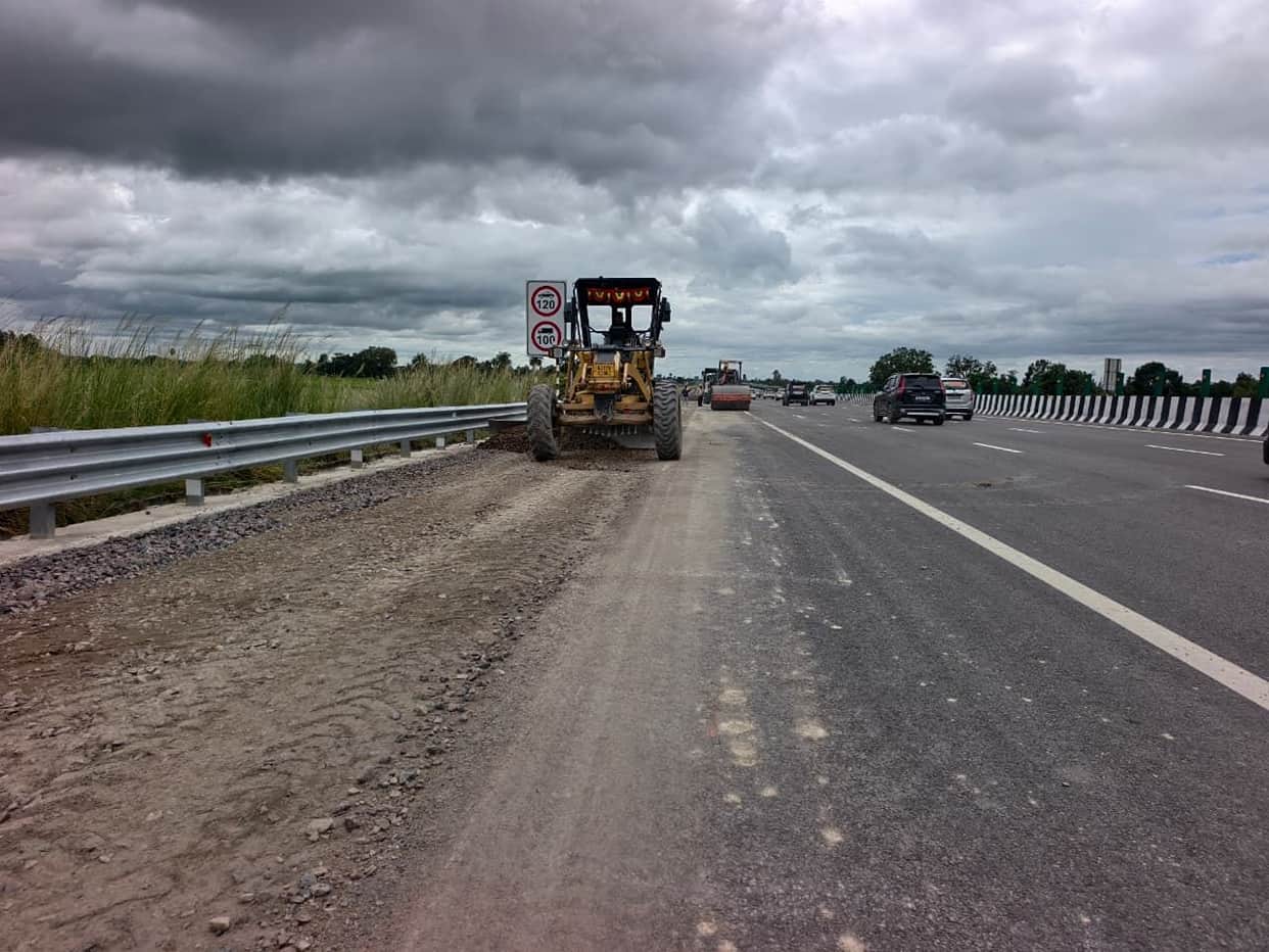 Defects continue to surface daily on Lucknow-Kanpur Expressway now 30-meter stretch of footpath has caved in