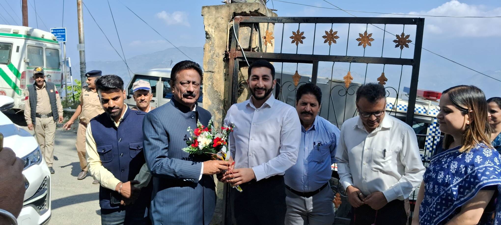 कुमारसैन में आयोजित रोगी कल्याण समिति की बैठक में पहुंचने पर विधायक कुलदीप सिंह राठौर का स्वाग