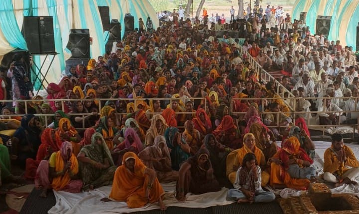 Devotees were overwhelmed with emotion upon hearing the story of Krishna's birth.