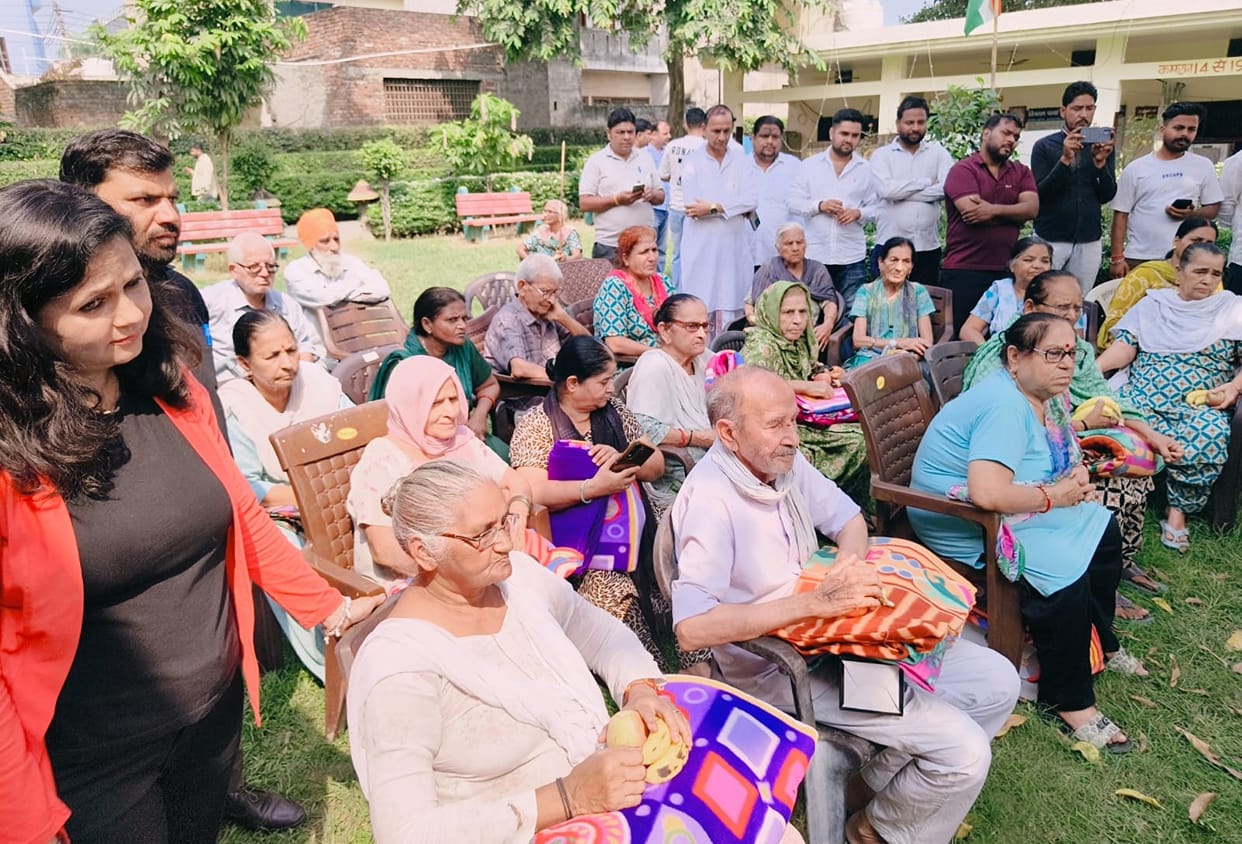 The Corporation shared joy with the elderly and distributed gifts