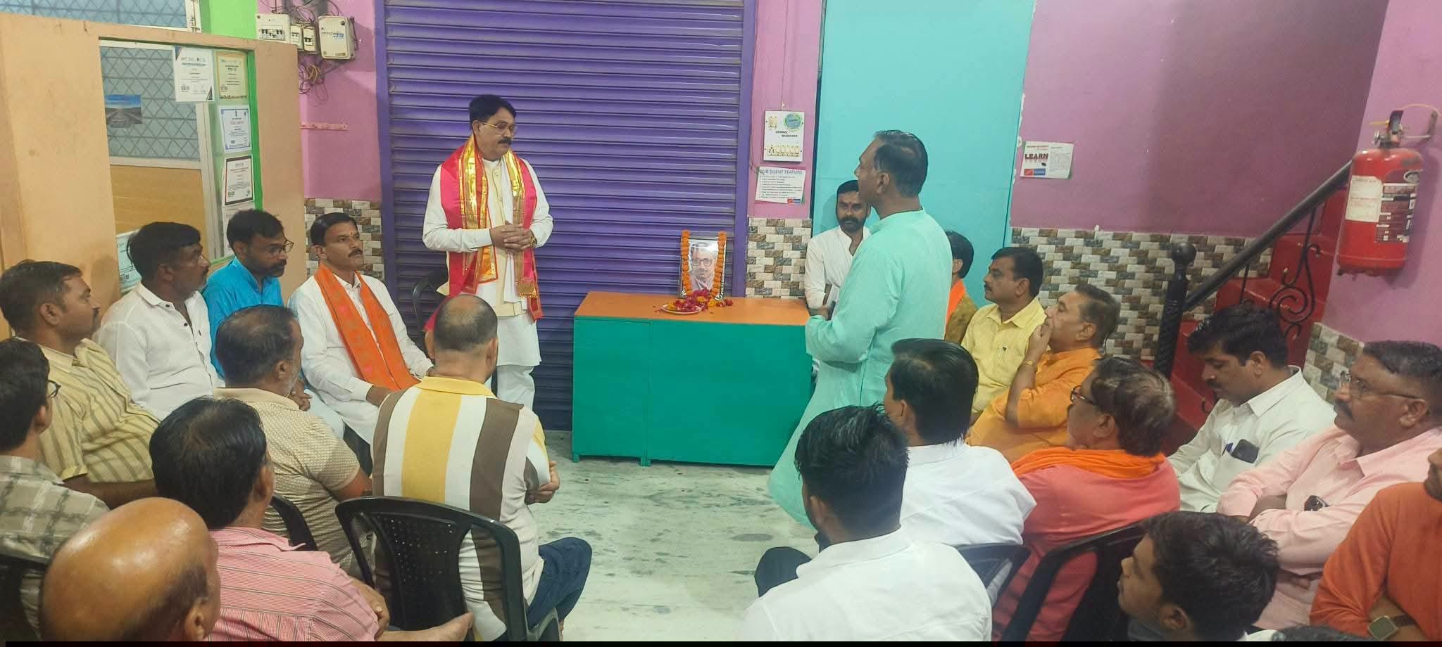 कार्यक्रम के दौरान विचार रखते दिनेश बाजपेई। स्रोत:पार्टी
