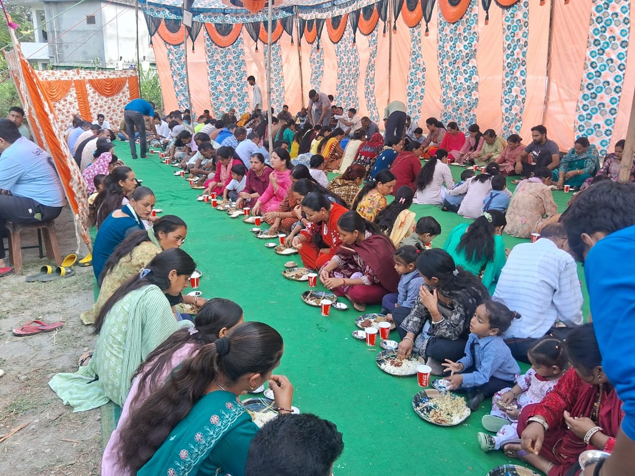 Chants in praise of the Mother Goddess echoed in the sanctum of Mahamai Chandi Mata.