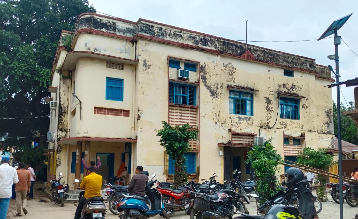 नगर पालिका आजमगढ़ का कार्यालय। संवाद