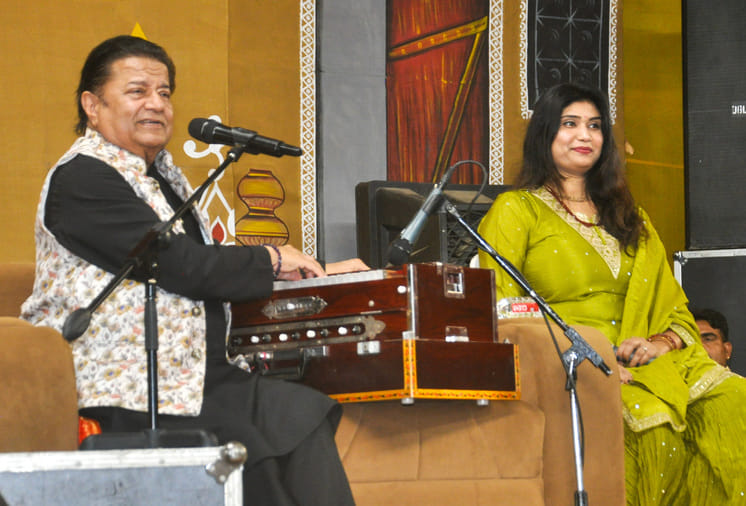 The audience swayed as Meera became immersed in her deep devotion