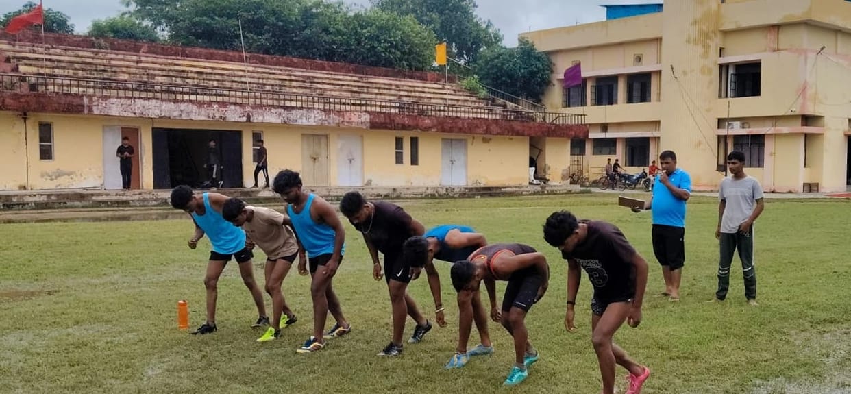 Selection of the Azamgarh Division team for the senior men's athletics competition.