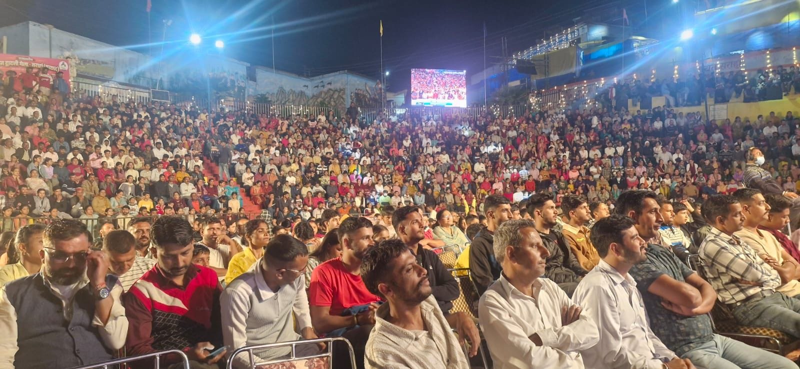 सराहां में आयोजित वामन द्वादशी मेले में मौजूद दर्शक। संवाद