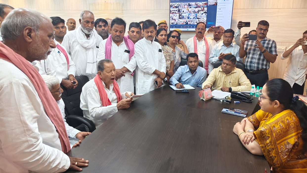 A demand was raised for the arrest of the accused involved in the attack on the MP.