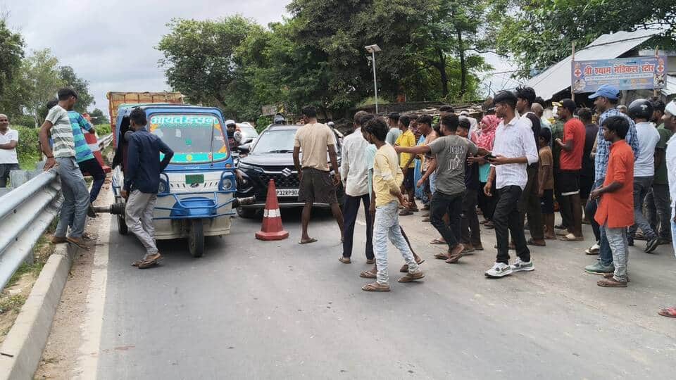 Sitapur Highway blocked for three hours over demand for a cut