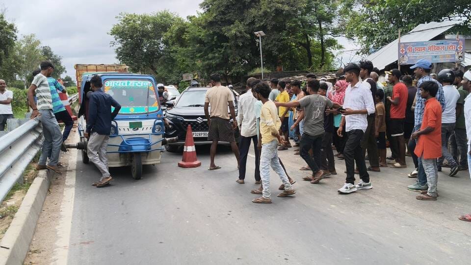 Sitapur Highway blocked for three hours over demand for a cut