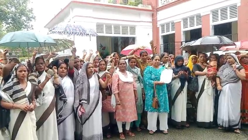ASHA workers protest, demand hike in honorarium.