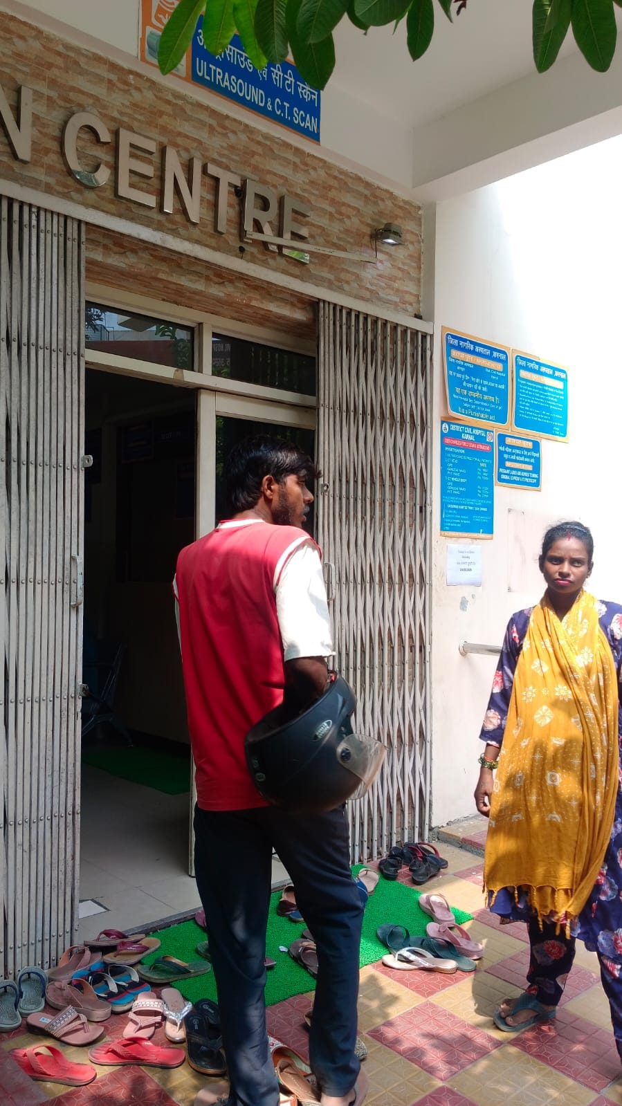 तिलक नगर हॉस्पिटल के अल्ट्रासाउंड केंद्र के बाहर लगी मरीजों की कतार। अमर उजाला