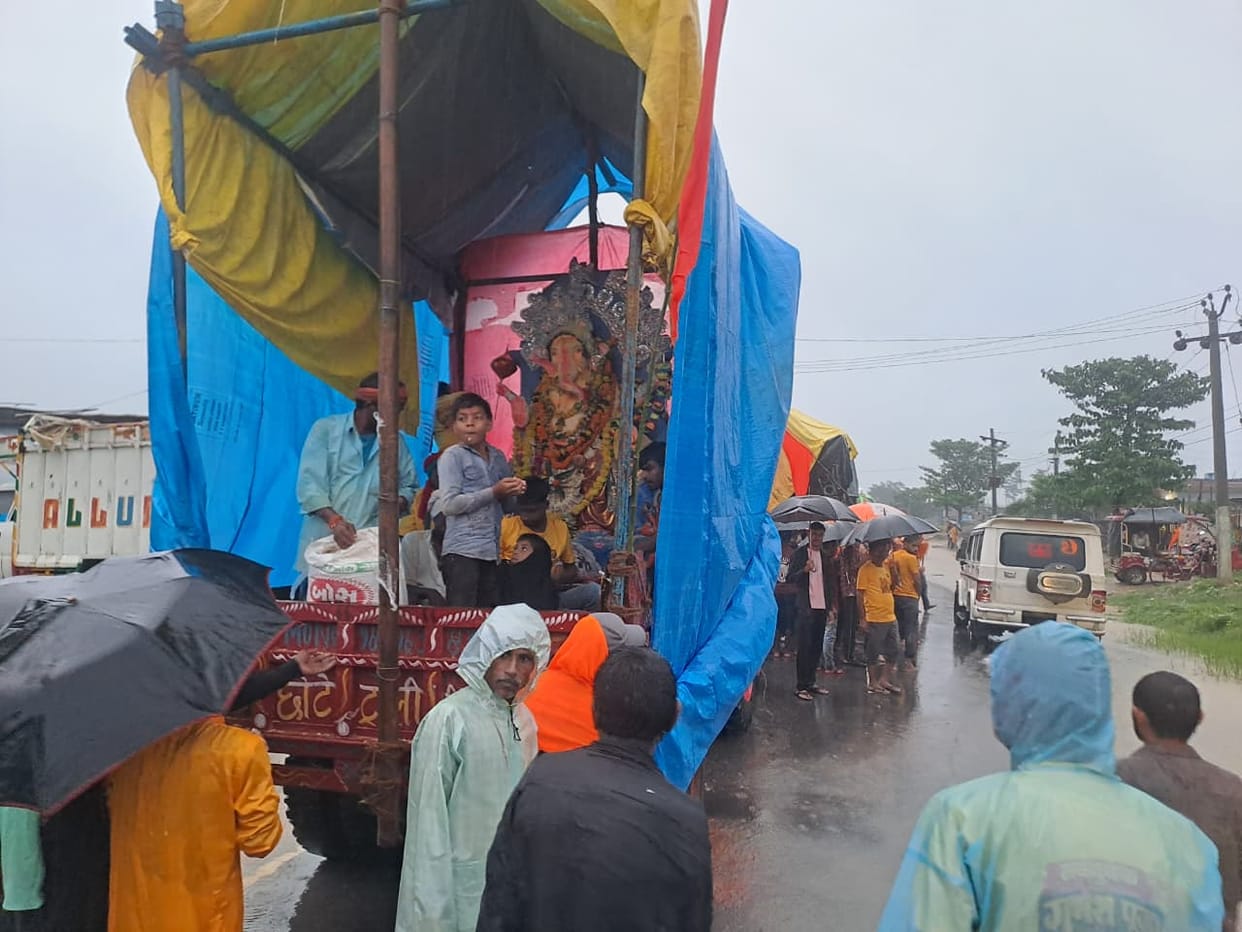 Even the rain could not dampen the enthusiasm of the devotees.